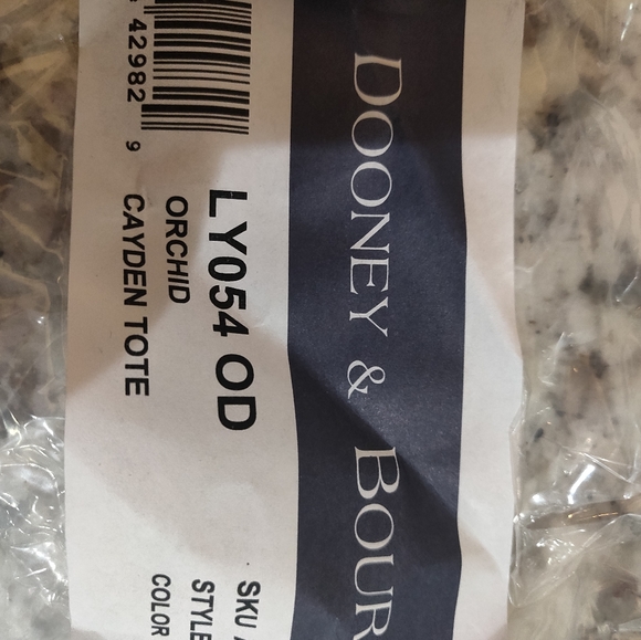 Dooney and Bourke Camden Tote. - Picture 7 of 7